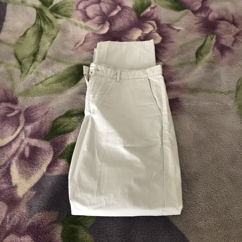 Light gray khaki pants from Calvin Klein - Picture 6 of 8